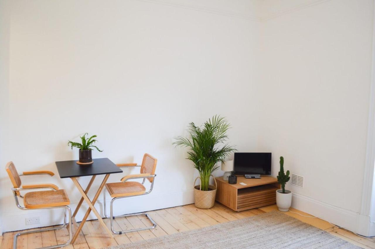 Modern 1 Bedroom Flat In The Heart Of EDI Exterior photo