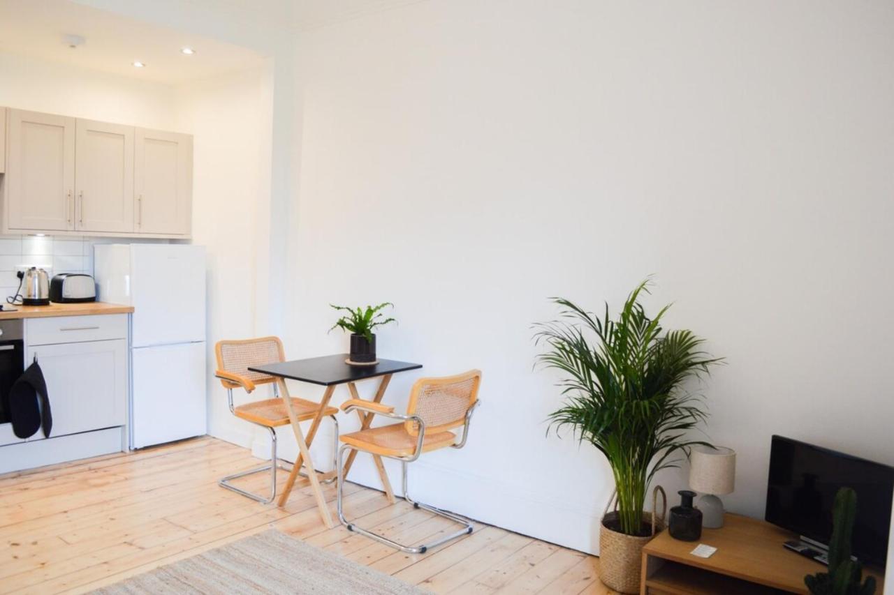 Modern 1 Bedroom Flat In The Heart Of EDI Exterior photo